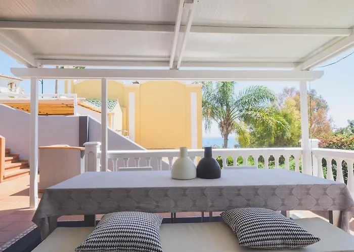 Villa Cubo's Gibralfaro House Center *