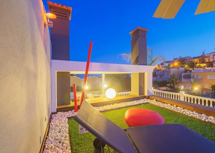 Villa Cubo's Gibralfaro House Center