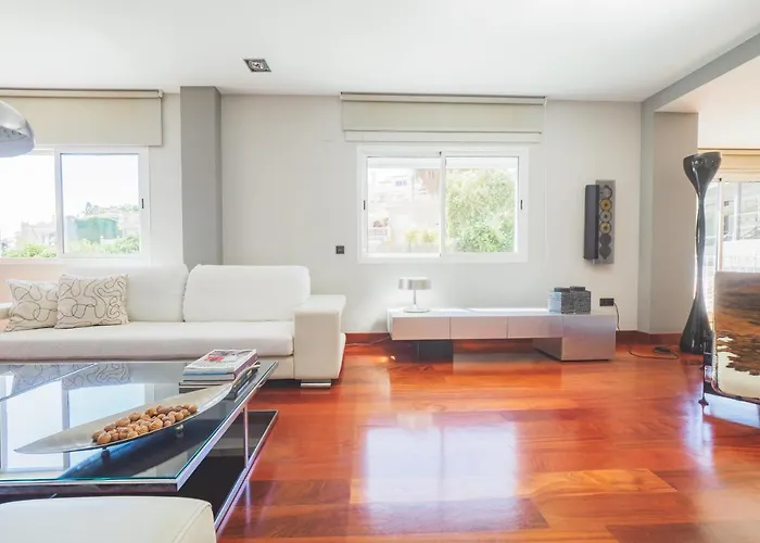 Cubo's Gibralfaro House Center