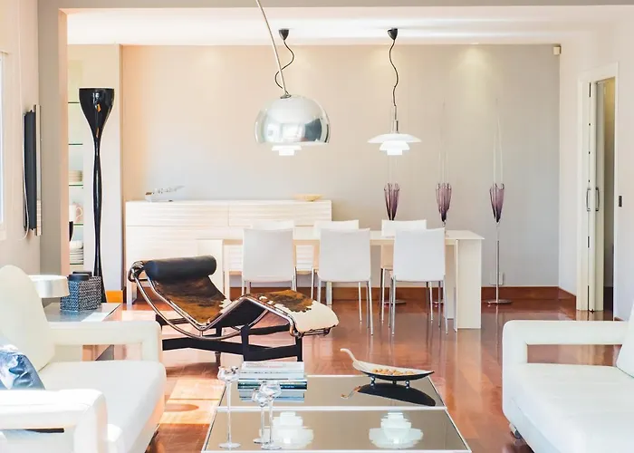 Cubo's Gibralfaro House Center *