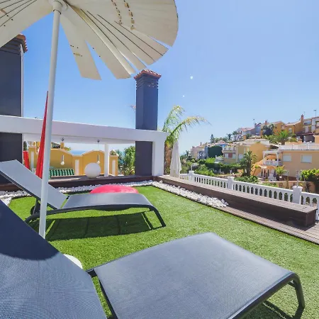 Willa Cubo's Gibralfaro House Center Malaga