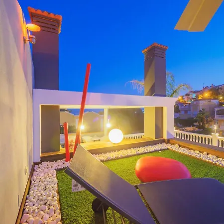 Willa Cubo's Gibralfaro House Center