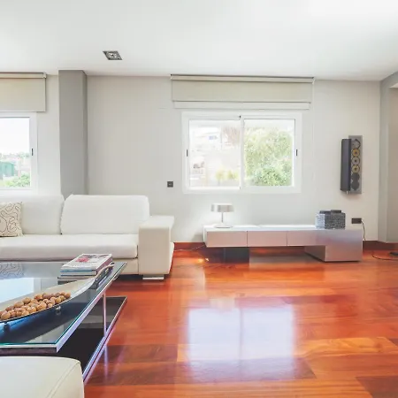 Cubo's Gibralfaro House Center