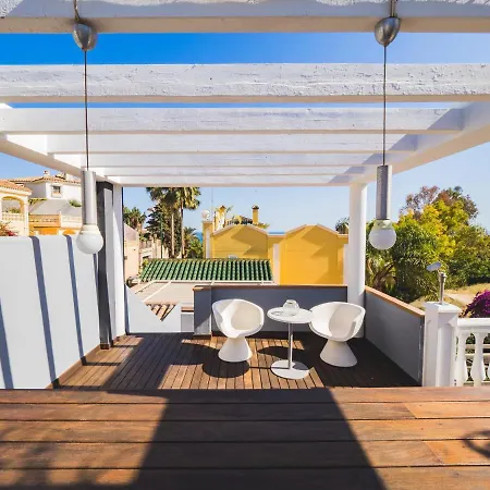 Willa Cubo's Gibralfaro House Center