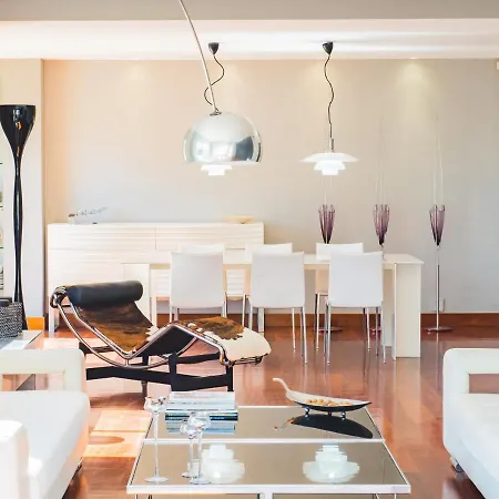 Cubo's Gibralfaro House Center *
