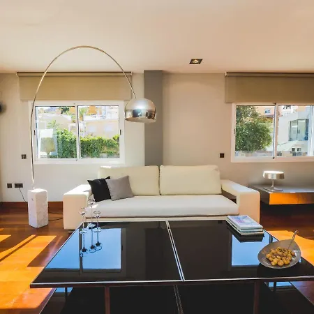 Willa Cubo's Gibralfaro House Center *