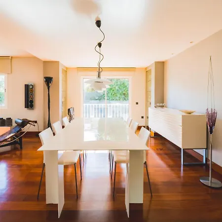 Villa Cubo's Gibralfaro House Center